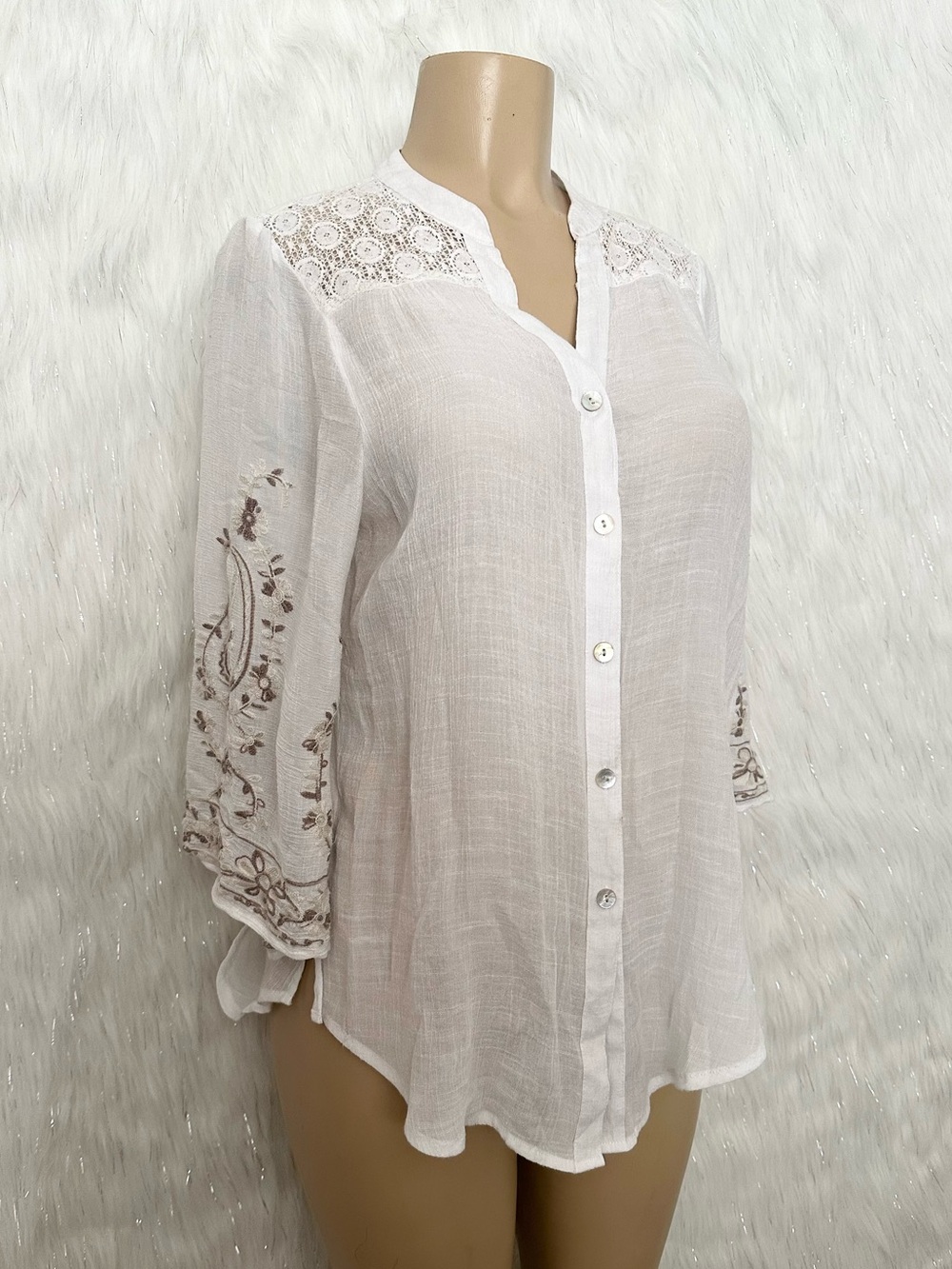 fig and flower White Gauzy Button-Front Blouse with Brown Floral Embroidery